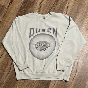 Queen 1978 US Tour Crewneck Sweatshirt in Sand, size L
